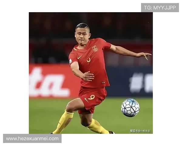 张玉宁这生活也太高级了，连买个外套都像拍时尚大片