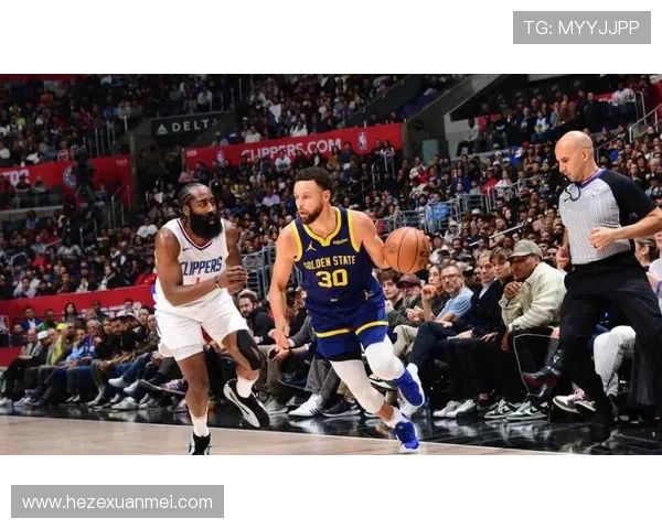 霍勒迪突破篮下效率提升明显，关键时刻得分对比库里更稳定